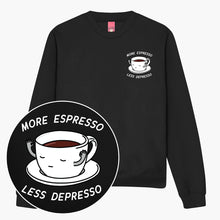 Afbeelding laden in Galerijviewer, Meer Espresso Minder Depresso Geborduurd Sweatshirt (Unisex)